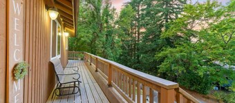 4-bedroom house in serene Hillsboro with entertainment room, AC