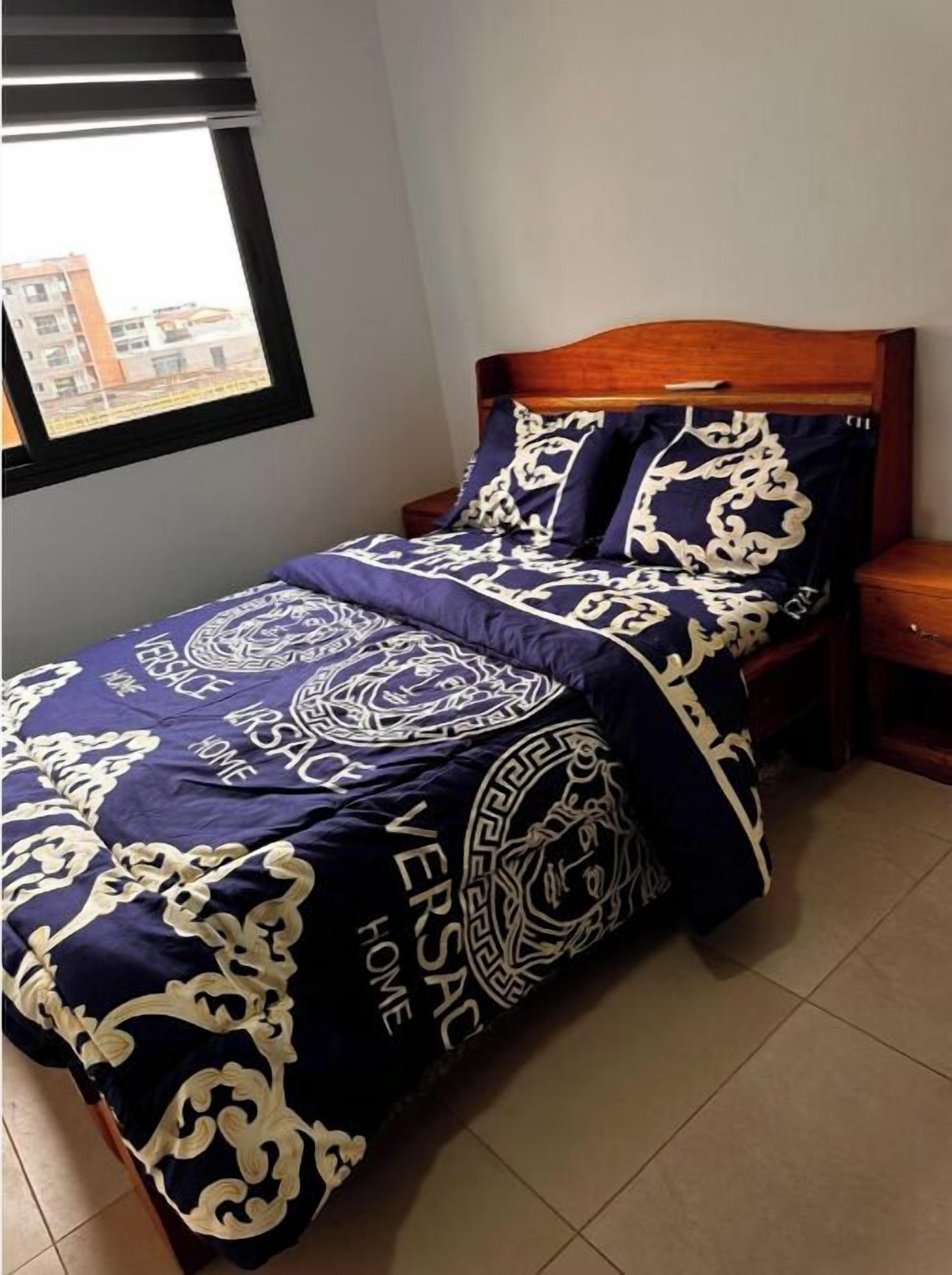 2 slaapkamers, een strijkplank/strijkijzer, wifi, beddengoed