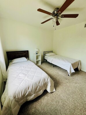 4 makuuhuonetta, silitysrauta/-lauta, Wi-Fi