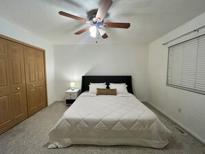 4 bedrooms, iron/ironing board, WiFi