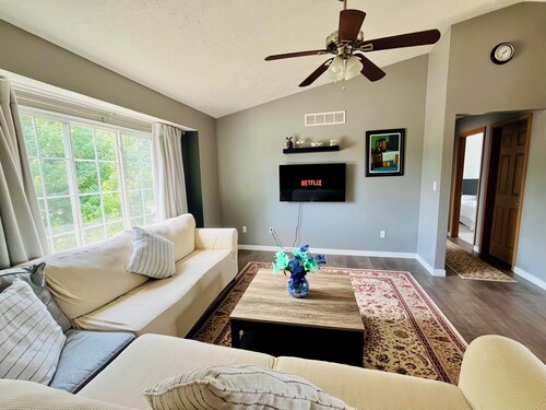 Cozy & clean 4BD house in Grand Rapids