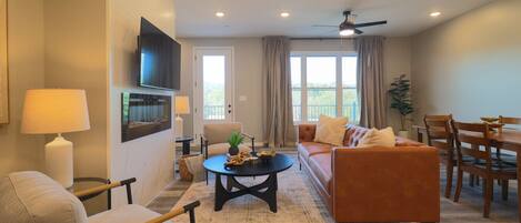 TV, fireplace