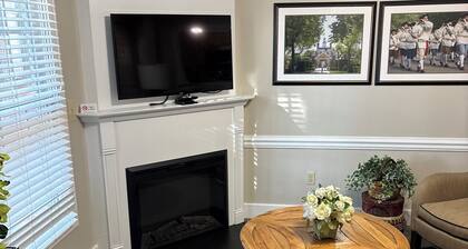 Charming 2-bedroom condo in delightful Williamsburg with fitness room, AC