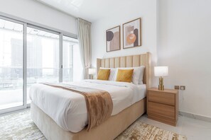 Standard-Apartment, Balkon, Stadtblick | Bügeleisen/Bügelbrett, Babybetten, kostenloses WLAN, Bettwäsche