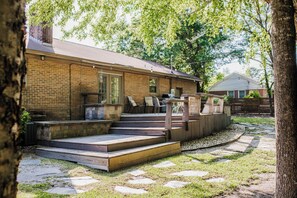 Terrace/patio - 3BR Midtown Ranch. 15min to Wrighstville & Downtown (Wilmington)