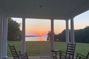 Property grounds - Entire 12BR Historic Mansion on 400 Acre Waterfront Estate + Winery Nearby (Chesapeake City)