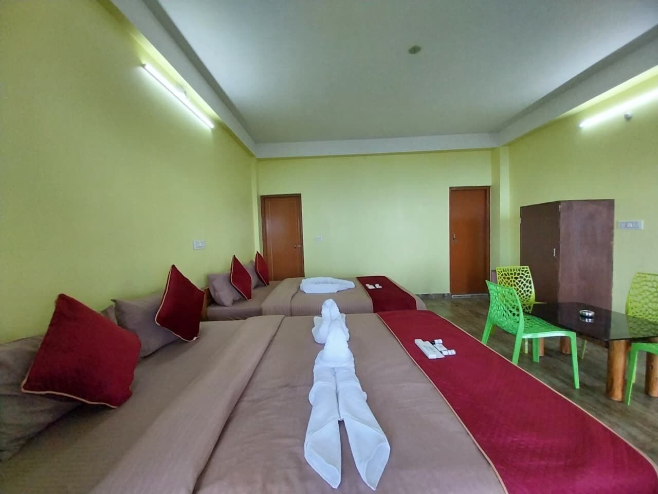 Family Room With Mountain View | Bathroom | Shower, free toiletries, hair dryer, slippers