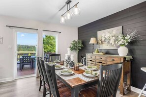 Dining - Sauna, Theatre, Game Room, Gym, EV Chrger, Firepit (Toms Brook)