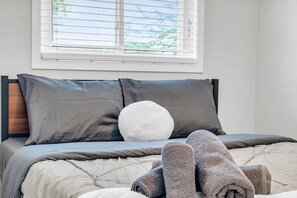 7 Schlafzimmer, Schreibtisch, Bügeleisen/Bügelbrett, WLAN