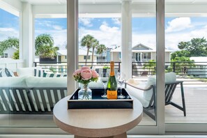 ハウス ベッド (複数台) (Sun Kissed Villa) | 内装