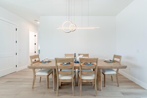 House, Multiple Beds (Sun Kissed Villa) | Dining