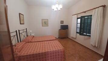 1 bedroom, desk, iron/ironing board, free WiFi