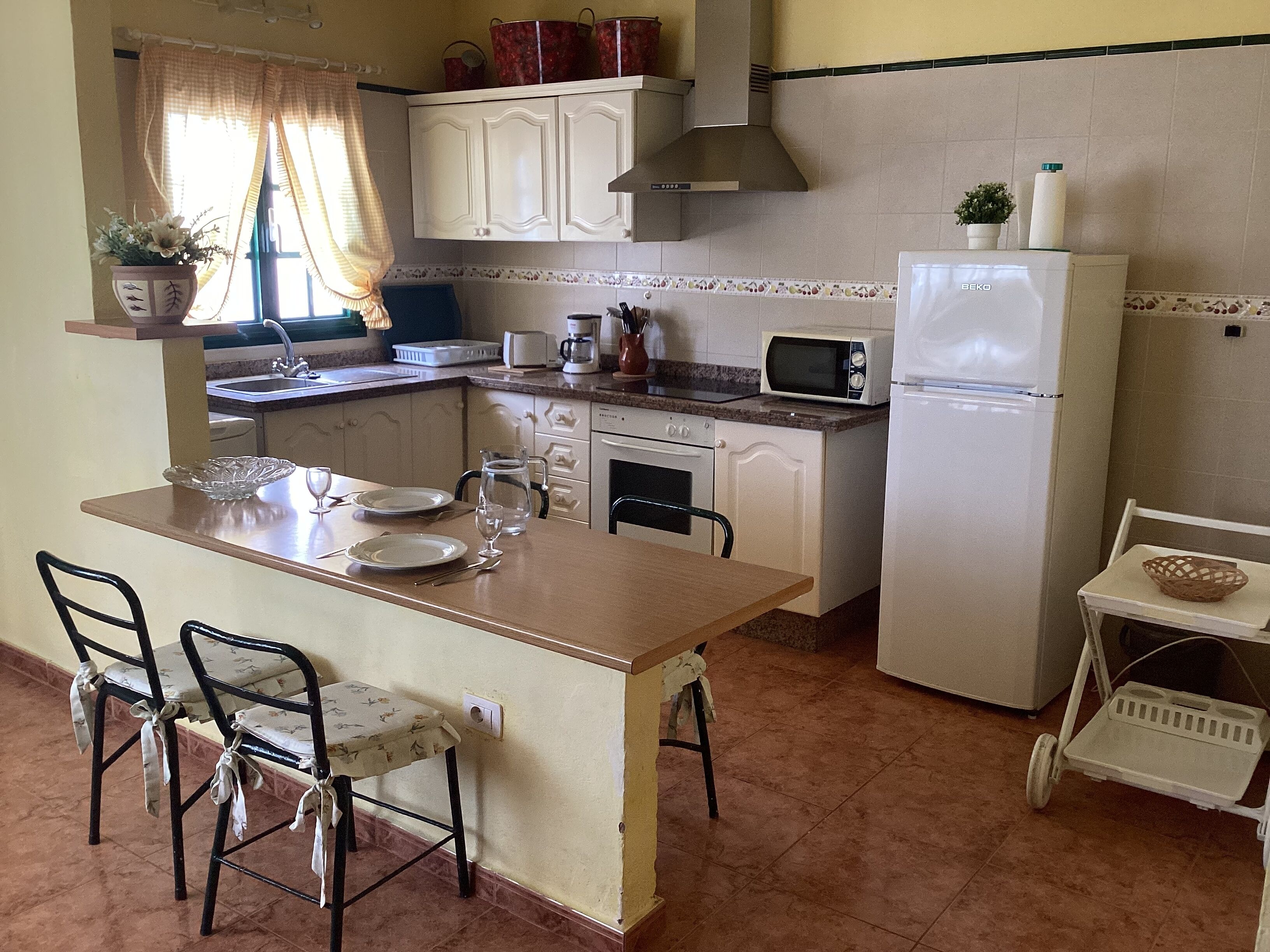 冰箱、微波炉、烤箱、炉灶