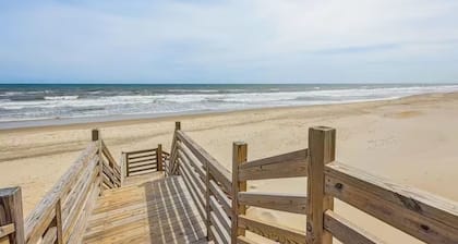 7BR Walk-to-Beach Corolla Home • Hot Tub • Family-Friendly • Sleeps 16+