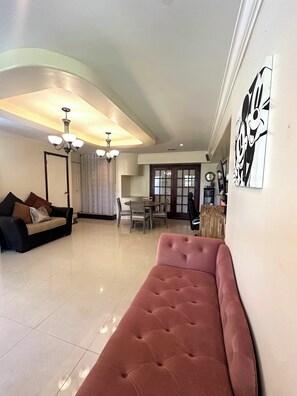 Living area - Charming 2-bedroom Apartment in Palm Beach Near Airport with Pool/Gym Access (Haverhill)