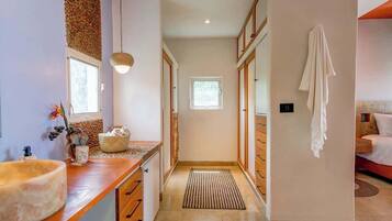 3 bedrooms, iron/ironing board, travel crib, WiFi