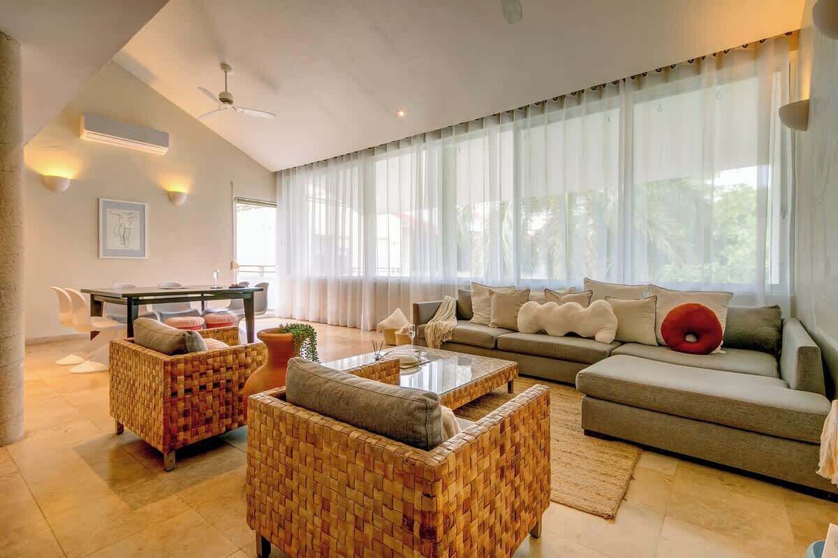 Een televisie en een kantoor