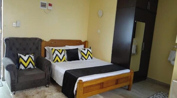 1 bedroom, internet, bed sheets