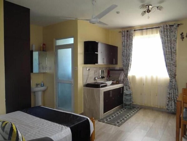 1 bedroom, internet, bed sheets