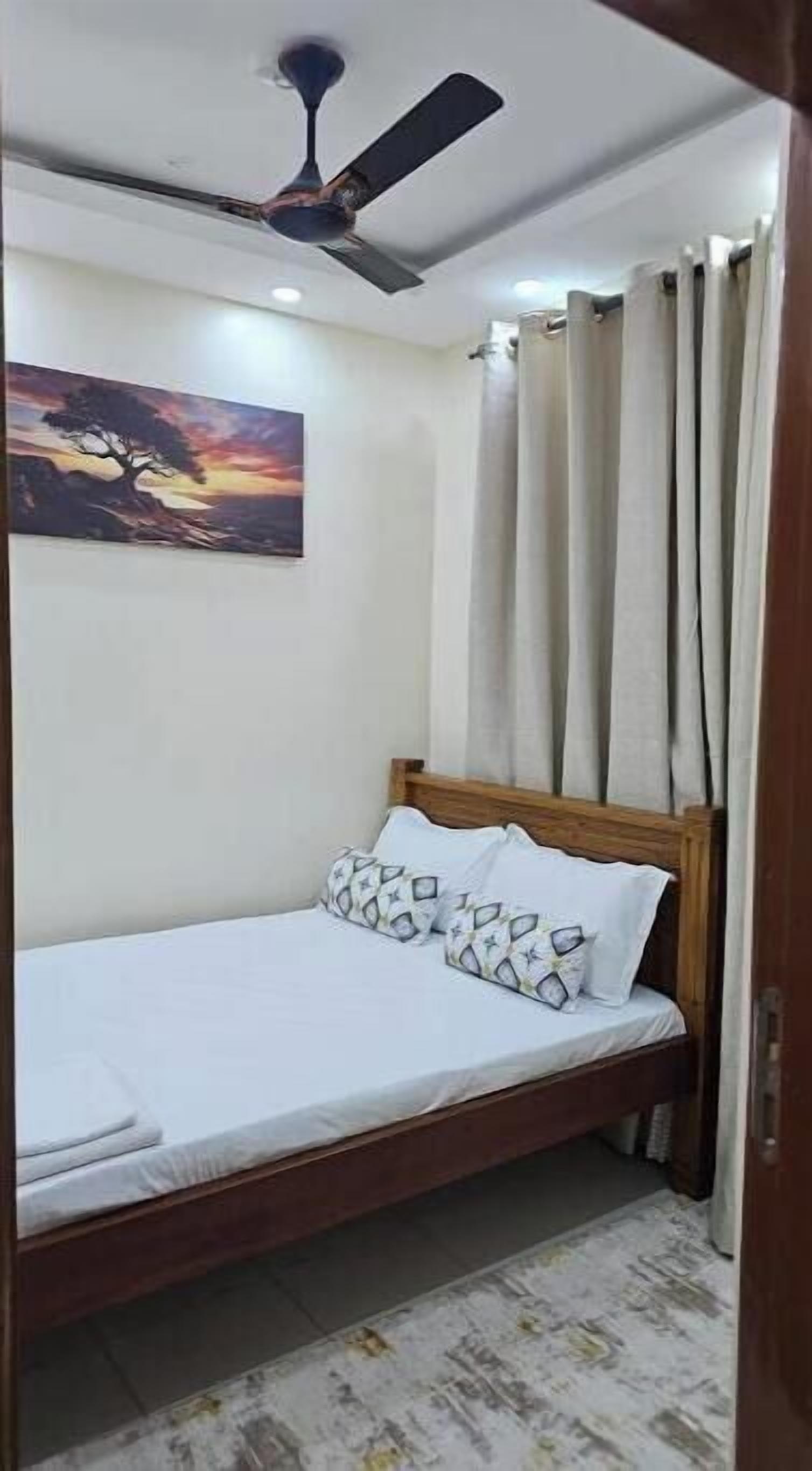 1 bedroom, internet, bed sheets