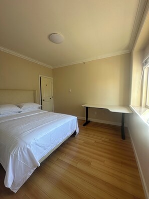 3 bedrooms, iron/ironing board, WiFi, bed sheets