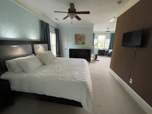 5 bedrooms, iron/ironing board, Internet, bed sheets - 5 BR/3 BA for MidTerm or Long Term! InLaw Suite! Privacy fence! Jet Tub! Garage! (Decatur)