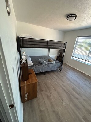 アイロン / アイロン台、WiFi、ベッドシーツ