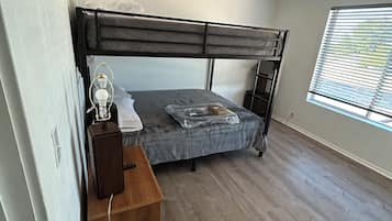 3 bedrooms, iron/ironing board, WiFi, bed sheets