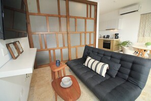 Comfort Apartment, 1 King Bed with Sofa bed, Balcony | Living area