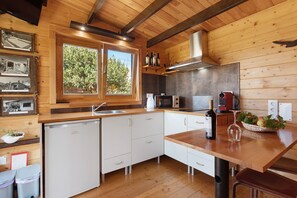 Fridge, microwave, stovetop, cookware/dishes/utensils