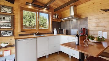 Frigorifero, microonde, piano cottura, pentole/stoviglie/utensili