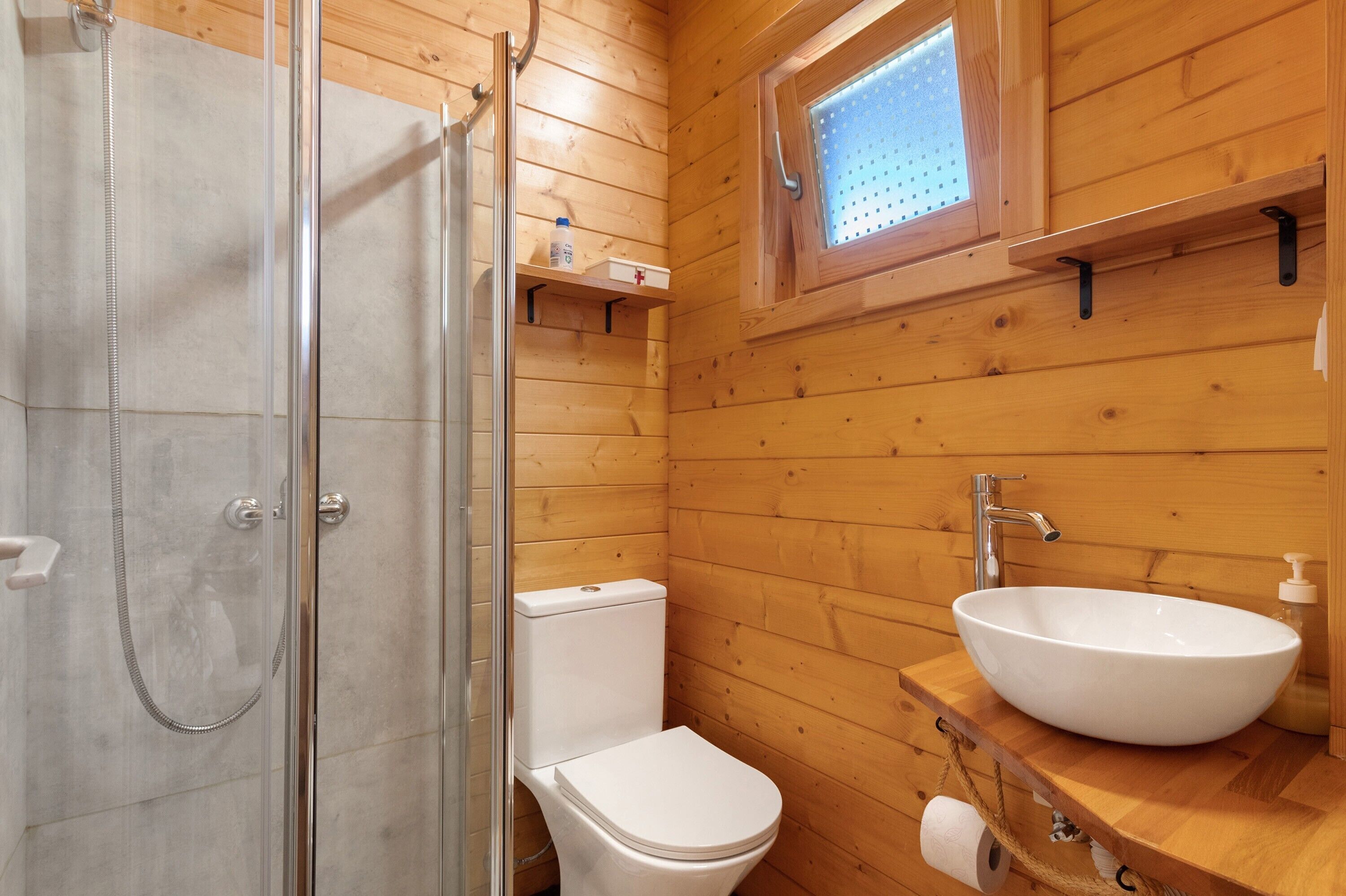 Douche, serviettes fournies