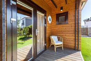 Exterior detail - Cabin 'Casa Em Madeira Com Jardim Privado' with Private Terrace, Private Garden and Wi-Fi (Peniche)