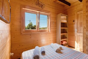 2 bedrooms, WiFi, bed sheets