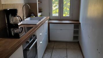 Micro-ondes, four, plaque de cuisson