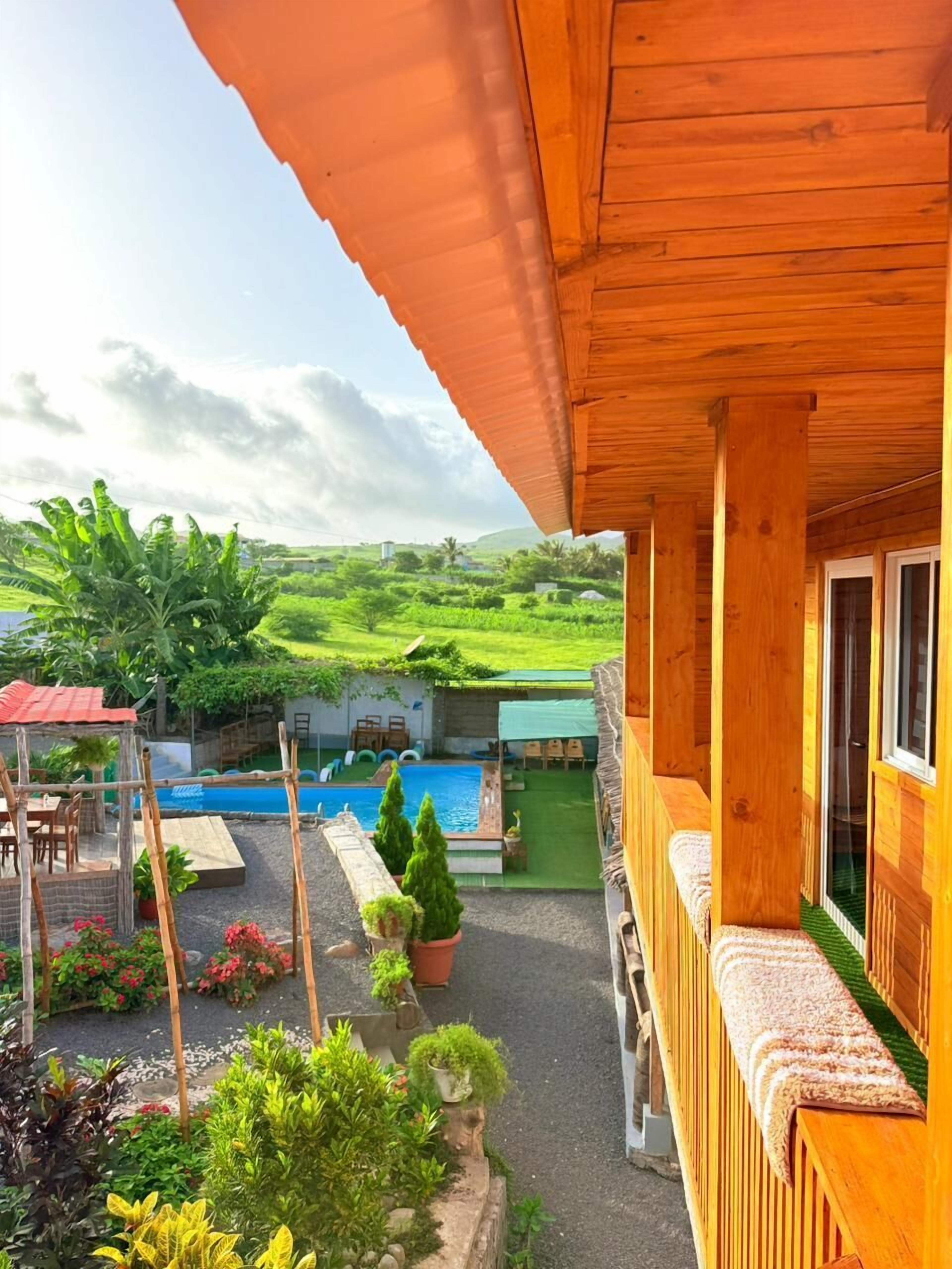 Comfort Double Room, Mountain View | Street view