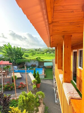 Comfort-Doppelzimmer, Bergblick | Blick auf die Straße