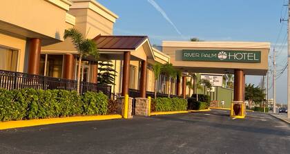 River Palm Hotel