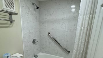 Articles de toilette gratuits, serviettes fournies, savon, shampoing