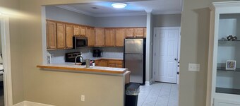 Charming 2-bedroom condo in delightful Oxford with Pool