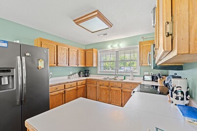 Family Retreat w/ Bunk Room & Firepit