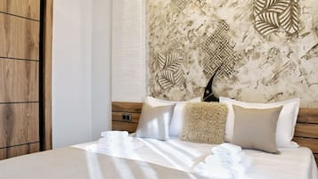 1 bedroom, bed sheets