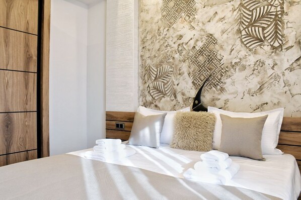1 bedroom, bed sheets