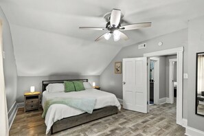 2 bedrooms, desk, iron/ironing board, free WiFi