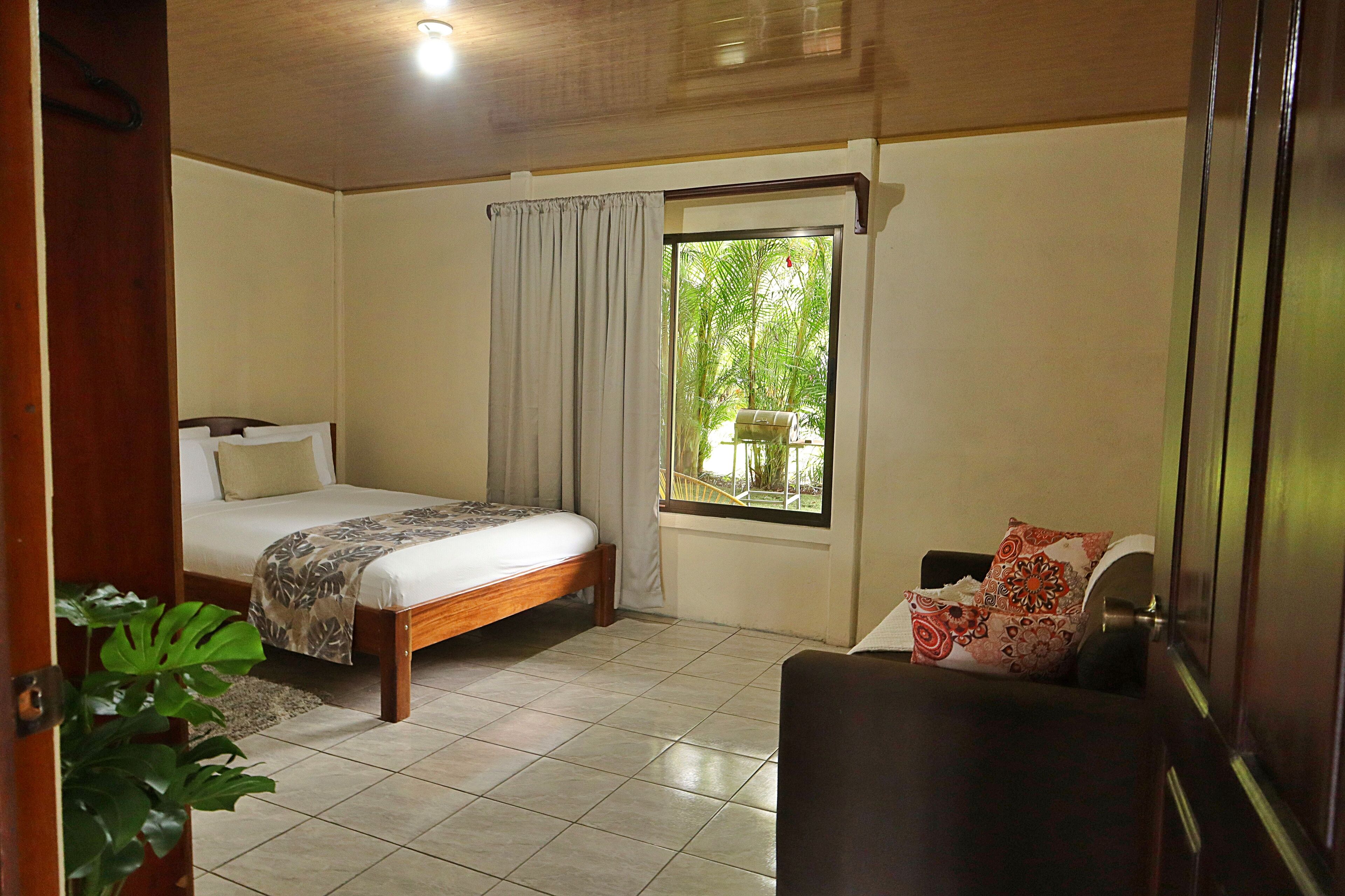 2 多间卧室、免费 WiFi、床单