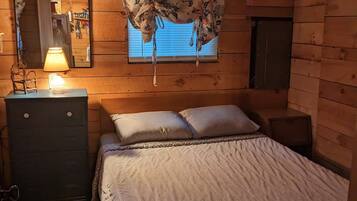 2 bedrooms, travel crib, free WiFi