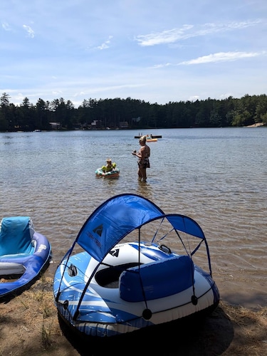 Charming 2-bedroom on Serene Lake Cabin in Greig