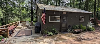 Charming 2-bedroom on Serene Lake Cabin in Greig