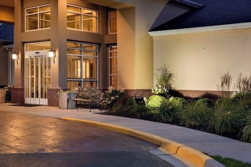 Rapids King Studio with Parking, Pool & Gym