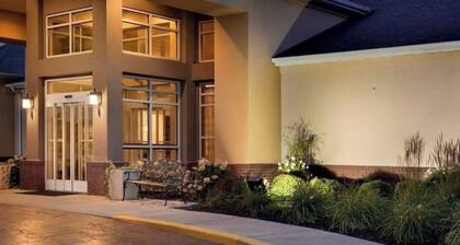 Rapids King Studio with Parking, Pool & Gym